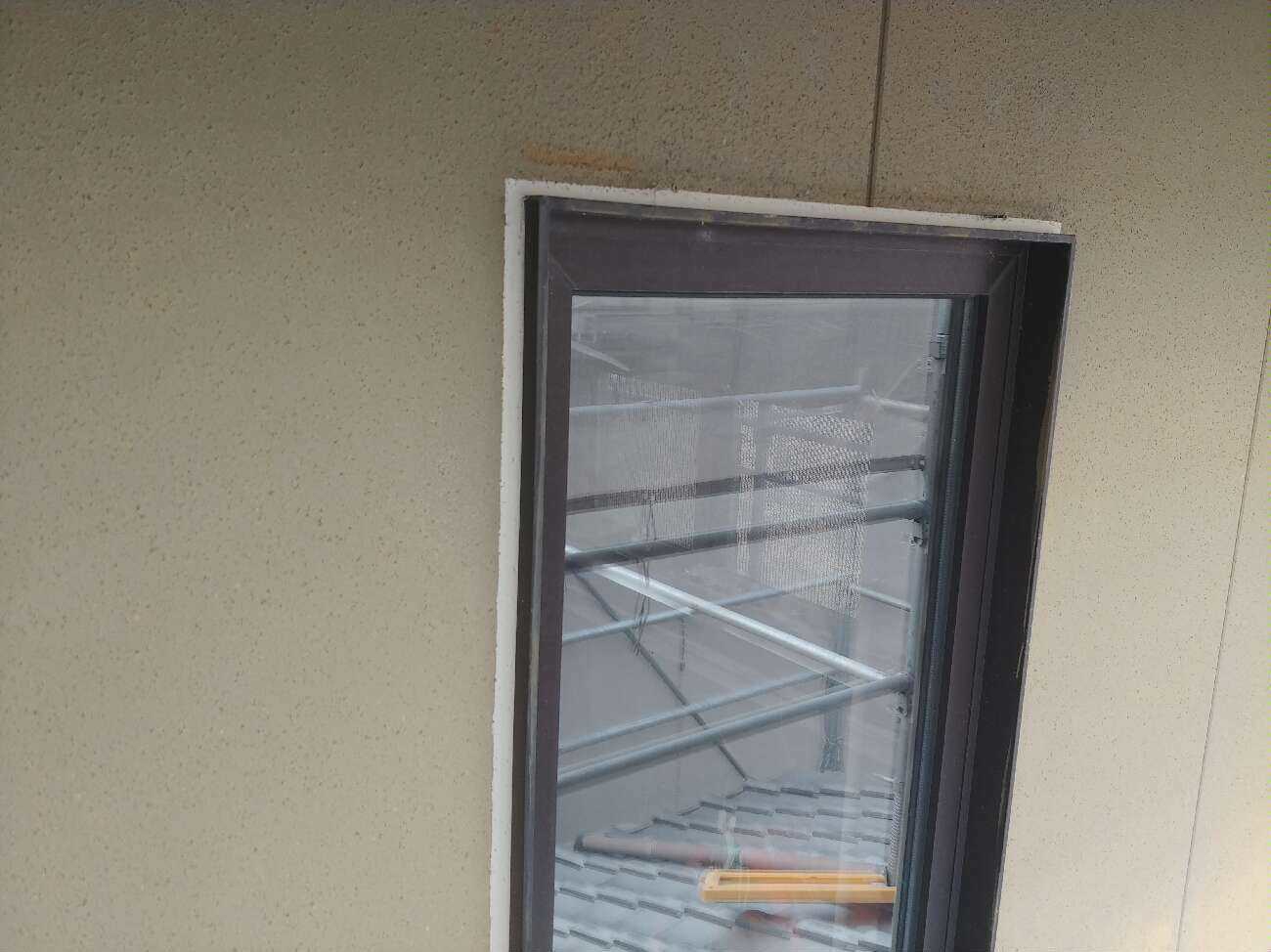 サッシ周りのシーリング完了